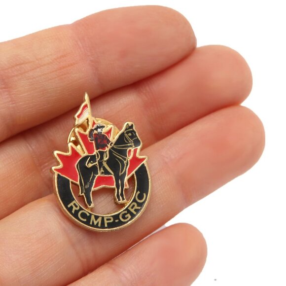 Vintage RCMP Enamelled Metal Pin Canadian Police Gold Red Black White Canada - Picture 2 of 6